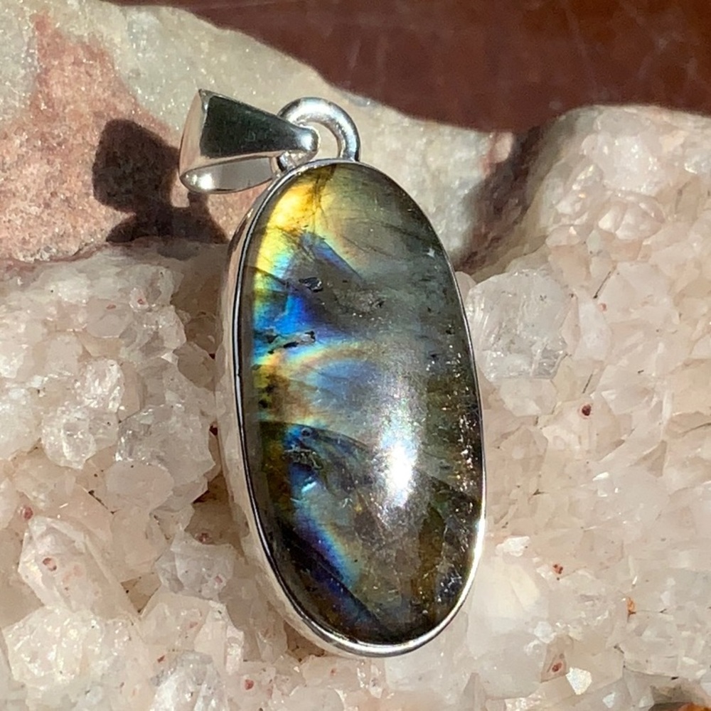 MULTI FIRE LABRADORITE 925 STERLING SILVER PENDANT